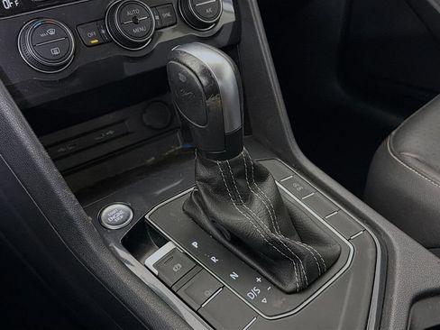 Used 2021 Volkswagen Tiguan SE image 19