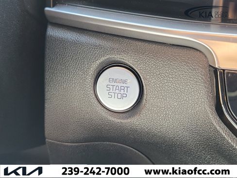 Certified 2025 Kia Sorento LX FWD image 30