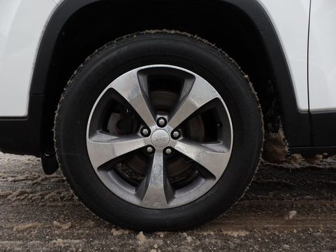 Used 2020 Jeep Cherokee Limited image 28