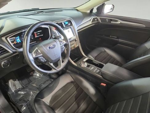 Used 2017 Ford Fusion SE w/ Equipment Group 201A FWD image 9