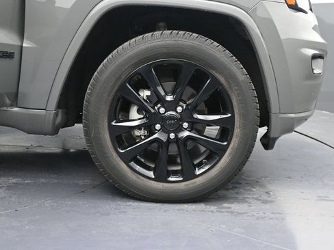 Used 2020 Jeep Grand Cherokee Altitude AWD/4WD image 36
