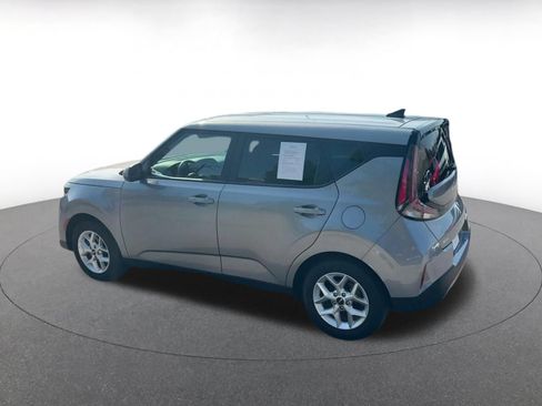 Used 2025 Kia Soul LX w/ LX Technology Package FWD image 8
