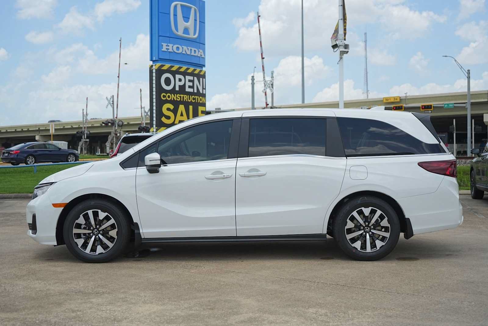 New 2027 Honda Odyssey EX-L image 3