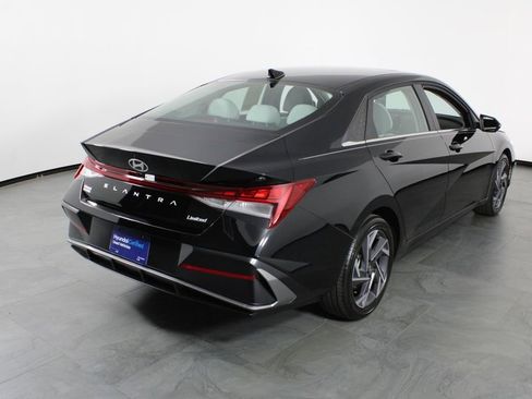 Certified 2025 Hyundai Elantra Limited image 15