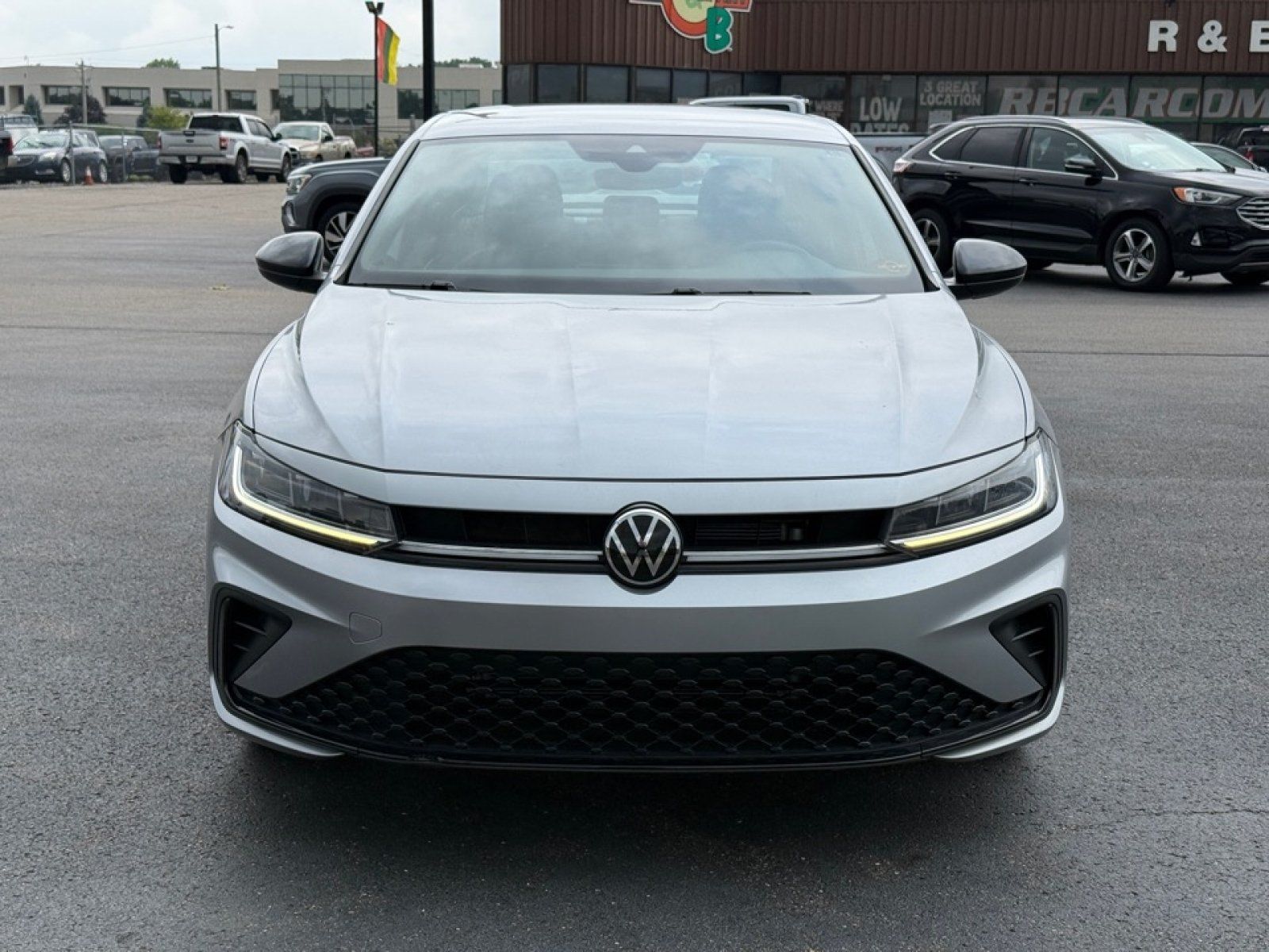 Used 2025 Volkswagen Jetta Sport FWD image 3
