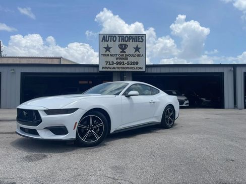 Used 2025 Ford Mustang Coupe RWD image 28