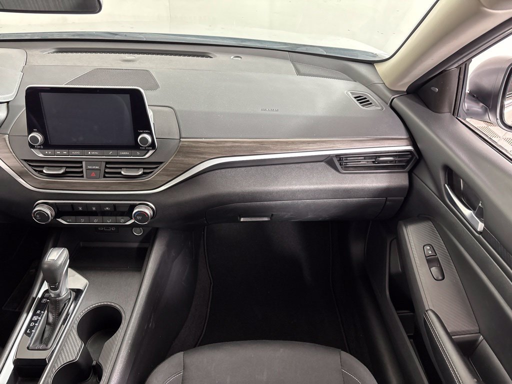 Used 2025 Nissan Altima 2.5 SV FWD image 21