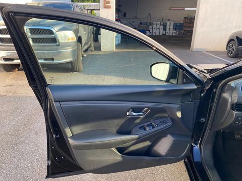 Used 2024 Nissan Sentra SV FWD image 5