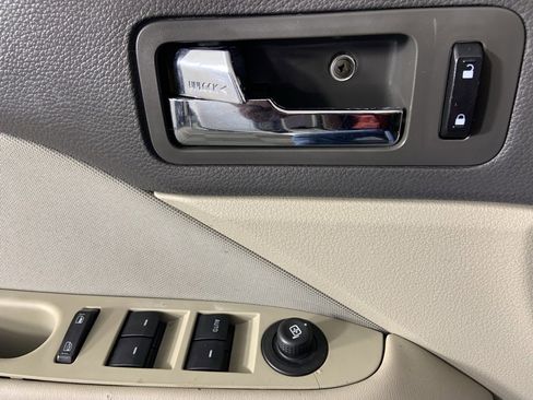 Used 2011 Ford Fusion S image 19