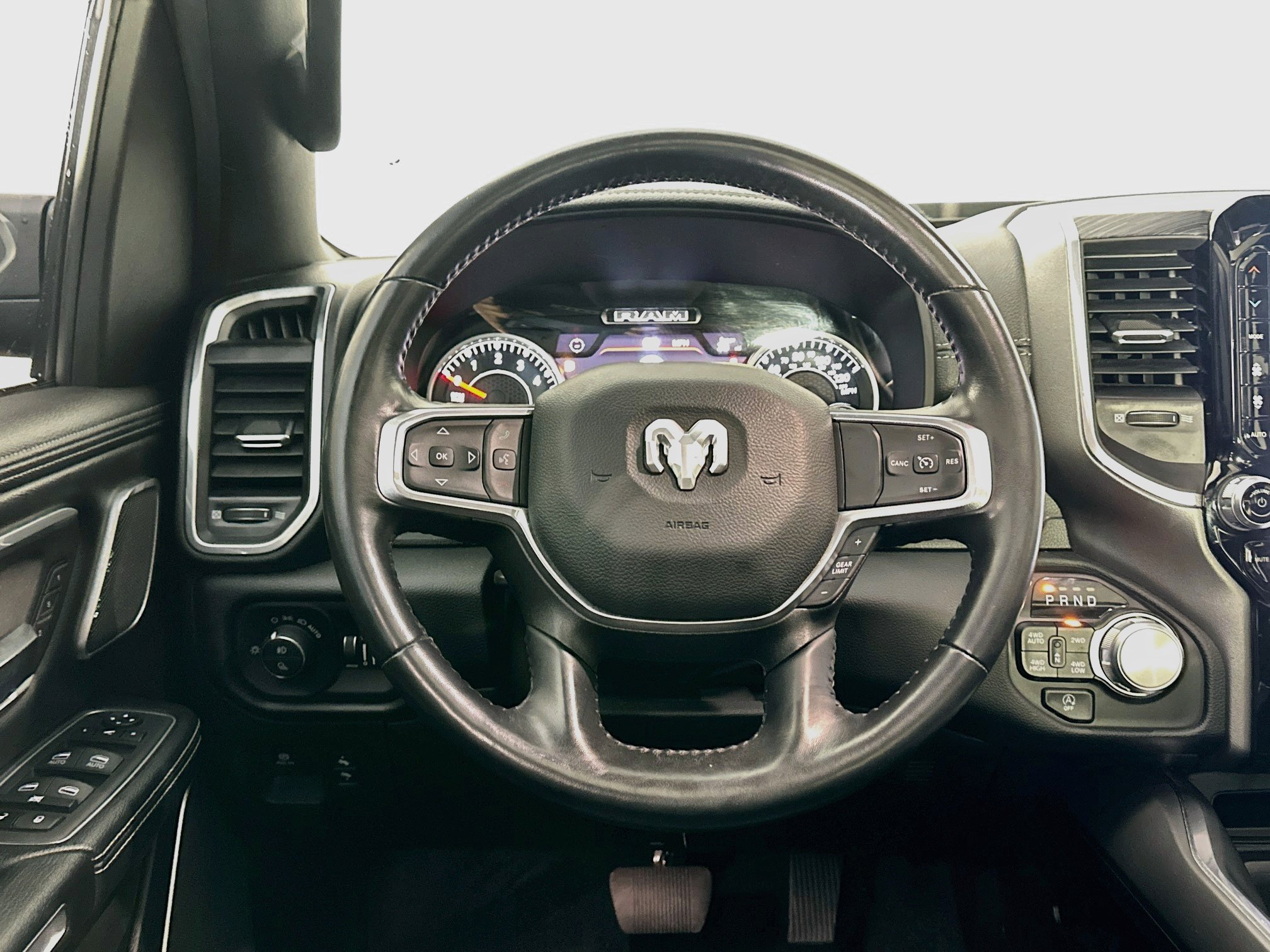 Used 2023 RAM 1500 Laramie AWD/4WD image 18