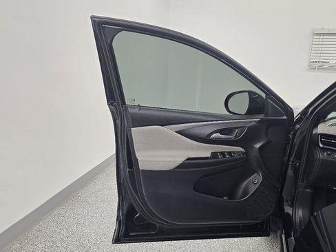 Used 2025 Buick Envista Avenir FWD image 29