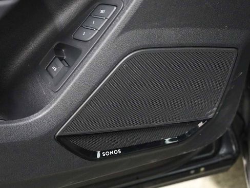 Certified 2025 Audi Q3 2.0T Premium Plus w/ Premium Plus Package image 17