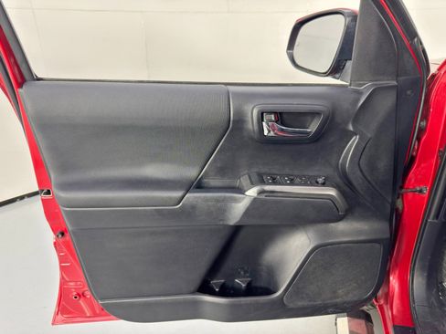 Used 2019 Toyota Tacoma TRD Sport w/ Technology Package image 36