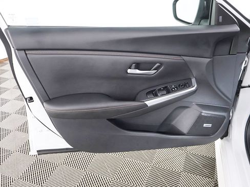 Used 2023 Nissan Sentra SR w/ SR Premium Package FWD image 23