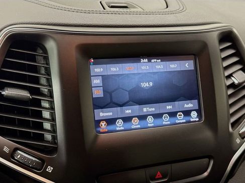 Used 2019 Jeep Cherokee Latitude w/ Popular Appearance Group image 14