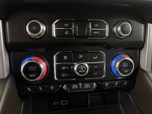 Used 2023 GMC Yukon SLT RWD image 13