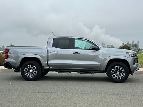 Used 2025 Chevrolet Colorado Z71 w/ Technology Package image 3