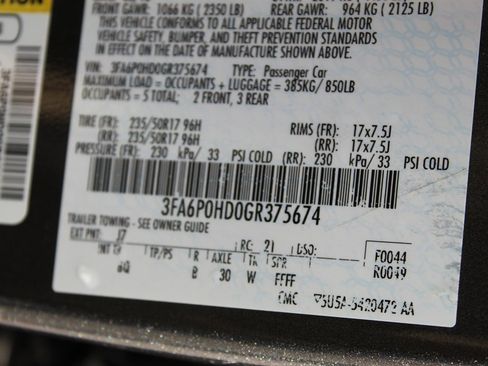 Used 2016 Ford Fusion SE w/ Equipment Group 202A image 17