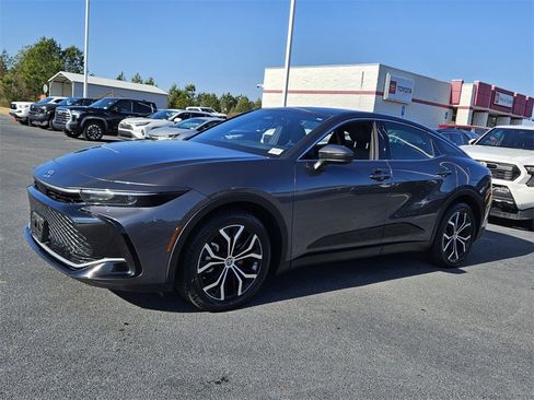 Used 2024 Toyota Crown XLE image 3