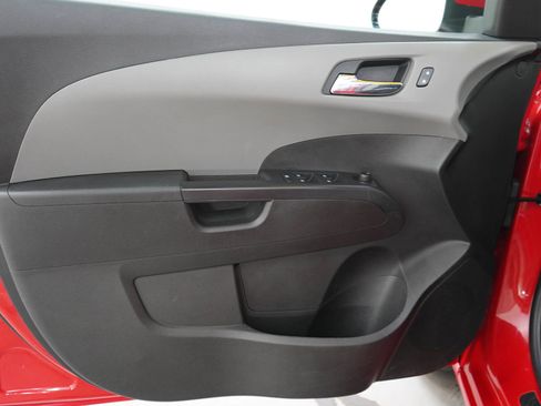 Used 2016 Chevrolet Sonic LT w/ Fun and Sun Package FWD image 18