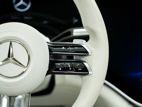 Used 2022 Mercedes-Benz EQS 580 4MATIC Sedan image 46