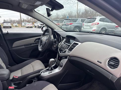 Used 2015 Chevrolet Cruze LS image 17