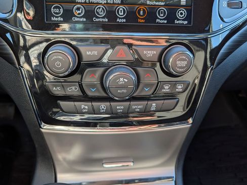 Used 2022 Jeep Grand Cherokee Laredo E w/ Security & Convenience Group AWD/4WD image 23
