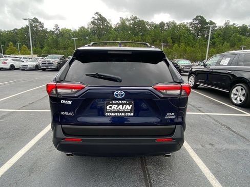 Used 2022 Toyota RAV4 XLE w/ Convenience Package AWD/4WD image 6