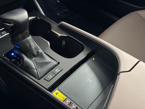 Used 2025 Lexus ES 300h w/ Premium Package FWD image 24