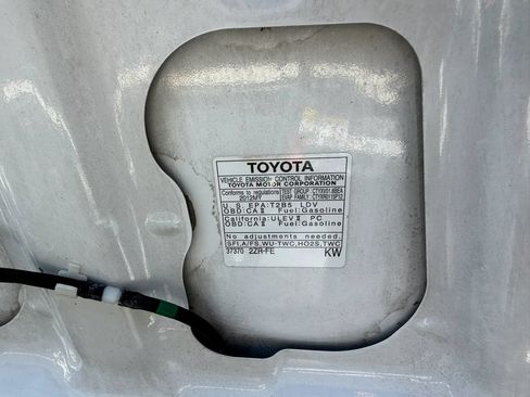 Used 2012 Toyota Corolla L FWD image 34
