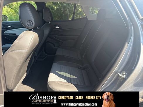 Used 2025 Chevrolet Trax LT FWD image 16