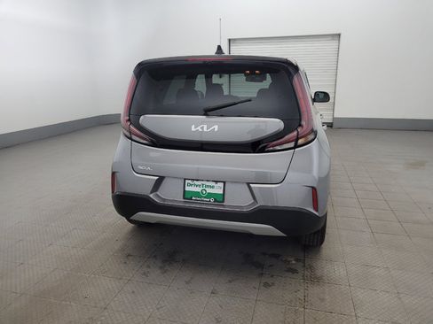 Used 2023 Kia Soul LX w/ LX Technology Package image 7