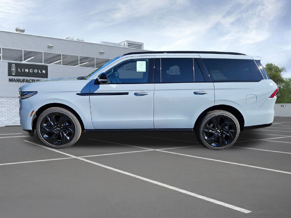 New 2027 Lincoln Navigator Reserve w/ Jet Appearance Package AWD/4WD image 2