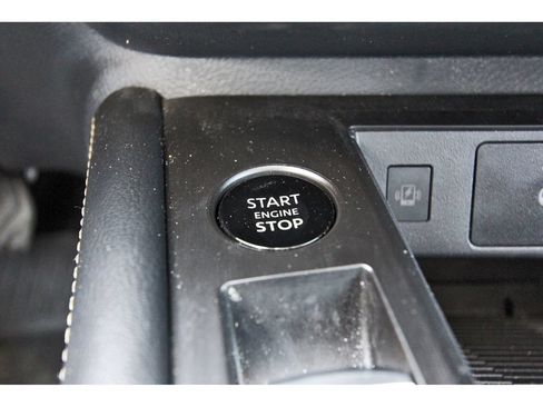 Used 2025 Nissan Kicks SV AWD/4WD image 28