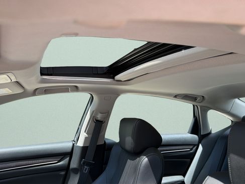 Used 2019 Honda Accord Touring image 25