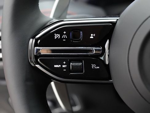 Used 2025 Aston Martin DB12 image 12