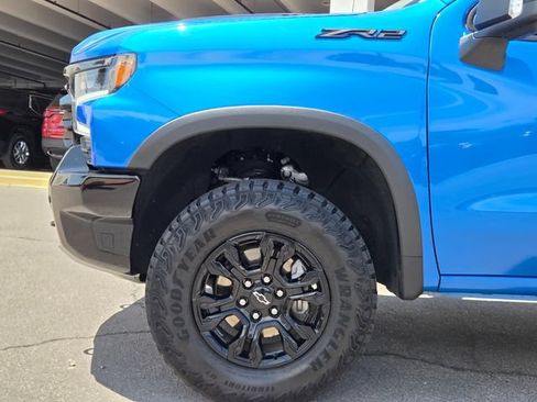 Used 2025 Chevrolet Silverado 1500 ZR2 w/ Technology Package AWD/4WD image 9