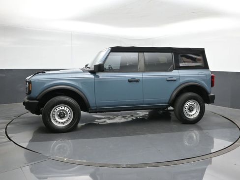 Used 2022 Ford Bronco 4-Door image 2