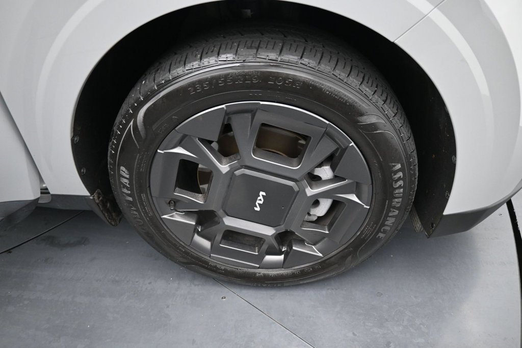 Used 2025 Kia Carnival EX FWD image 13