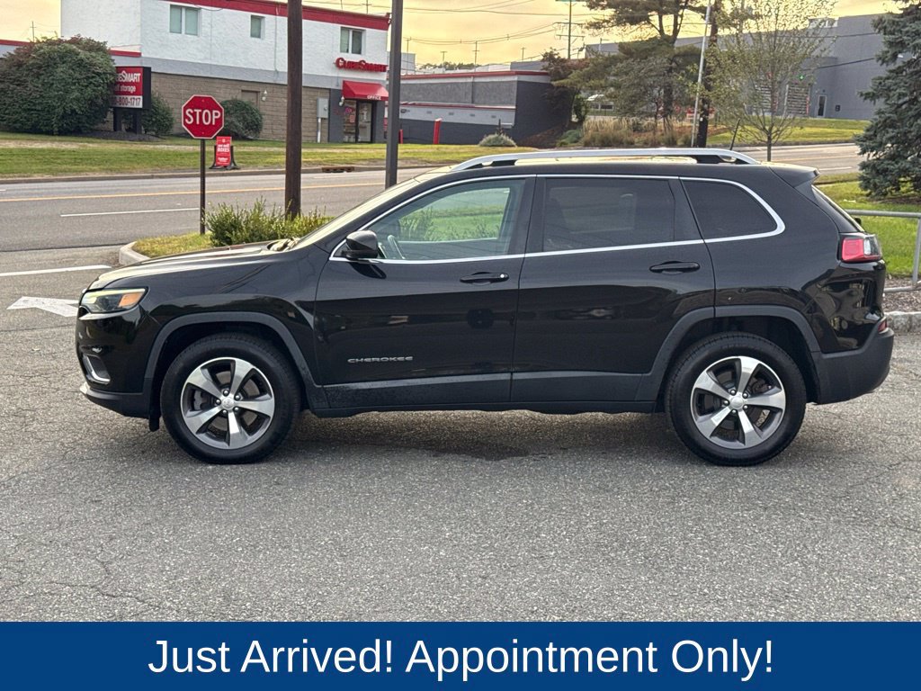 Used 2019 Jeep Cherokee Limited w/ Luxury Group AWD/4WD image 4