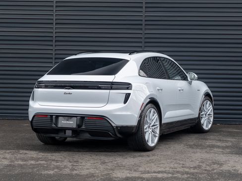 Certified 2025 Porsche Macan Turbo Electric image 8