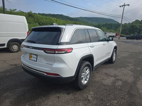 Used 2023 Jeep Grand Cherokee Laredo AWD/4WD image 8
