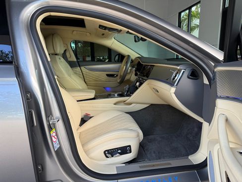 Used 2023 Bentley Flying Spur V8 AWD/4WD image 31
