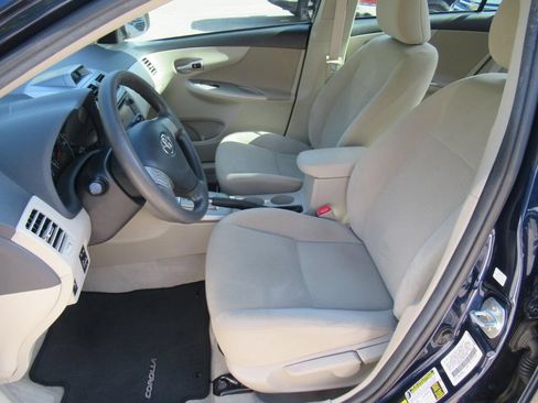 Used 2013 Toyota Corolla LE FWD image 19