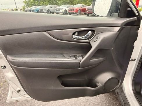 Used 2020 Nissan Rogue SV AWD/4WD image 12