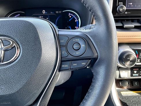 Used 2021 Toyota RAV4 Limited image 18