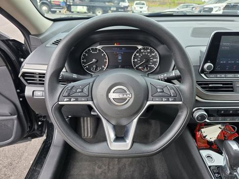 Used 2024 Nissan Altima 2.5 SV AWD/4WD image 15