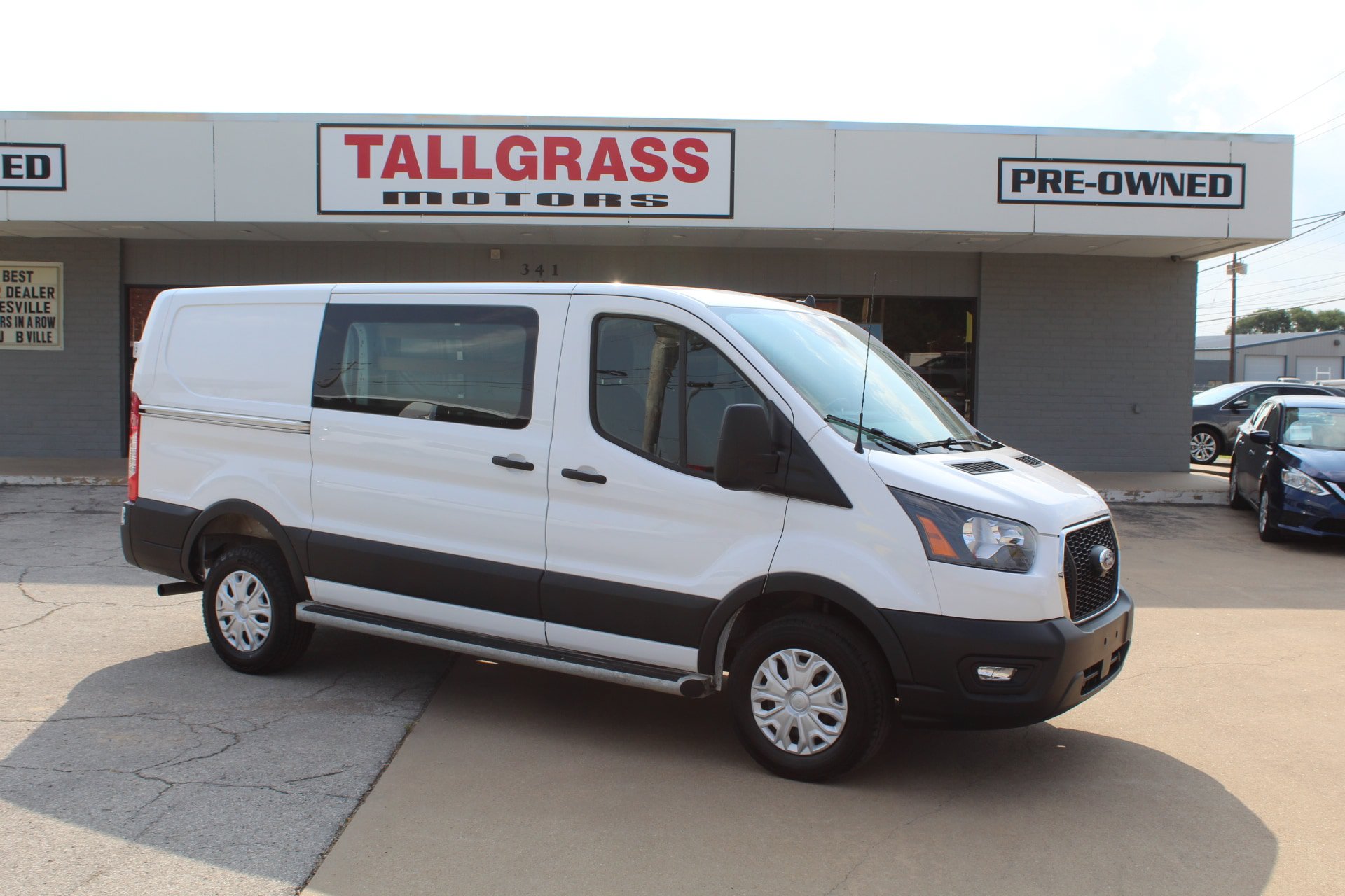 Used 2025 Ford Transit 250 Low Roof w/ Exterior Upgrade Package RWD image 2
