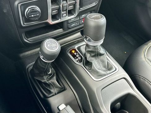 New 2026 Jeep Gladiator Sport AWD/4WD image 12