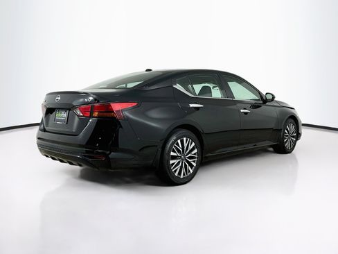Used 2024 Nissan Altima 2.5 SV FWD image 9